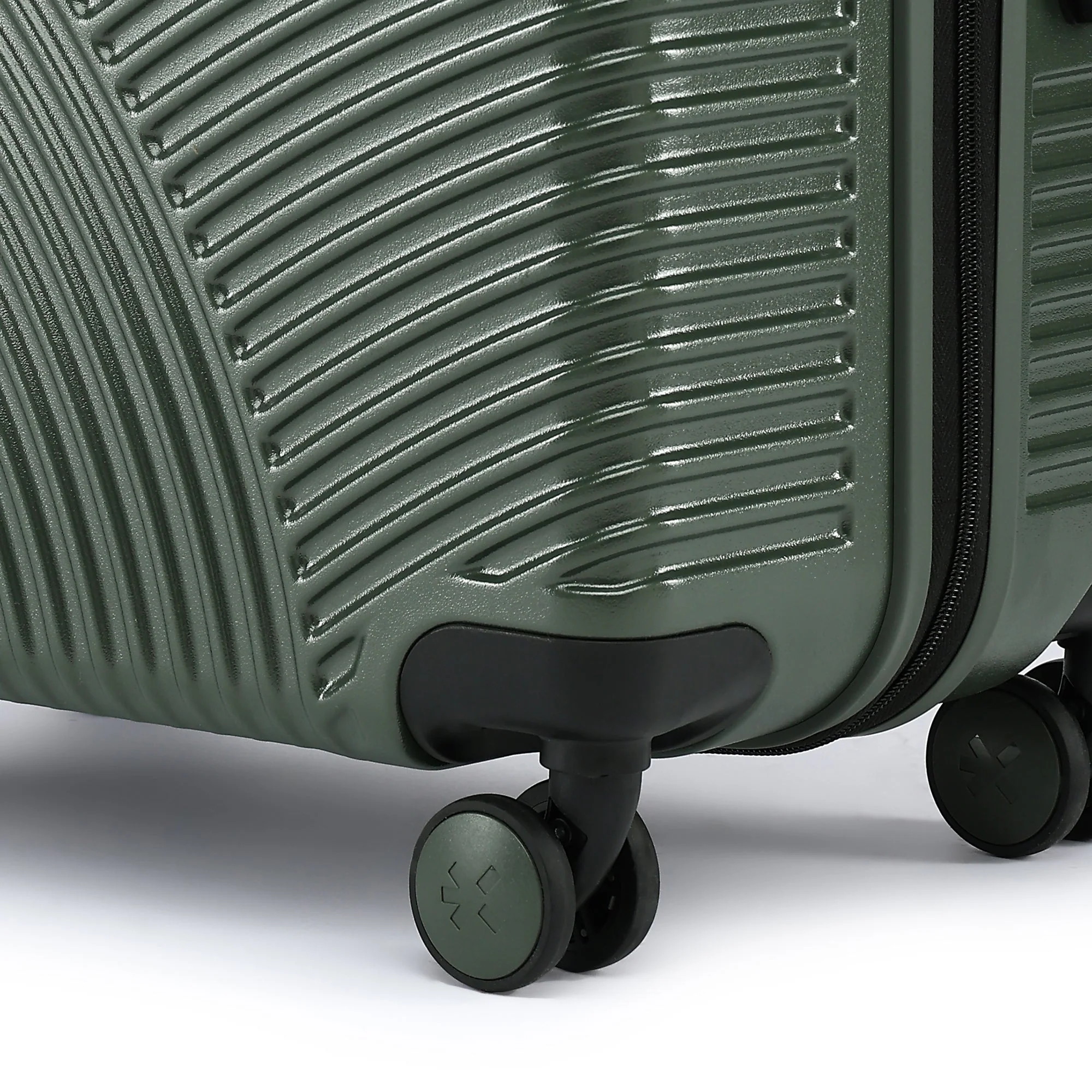 HRX by Hrithik Roshan Hard Body Set of 3 Luggage 8 Wheels - Glide - Image 4