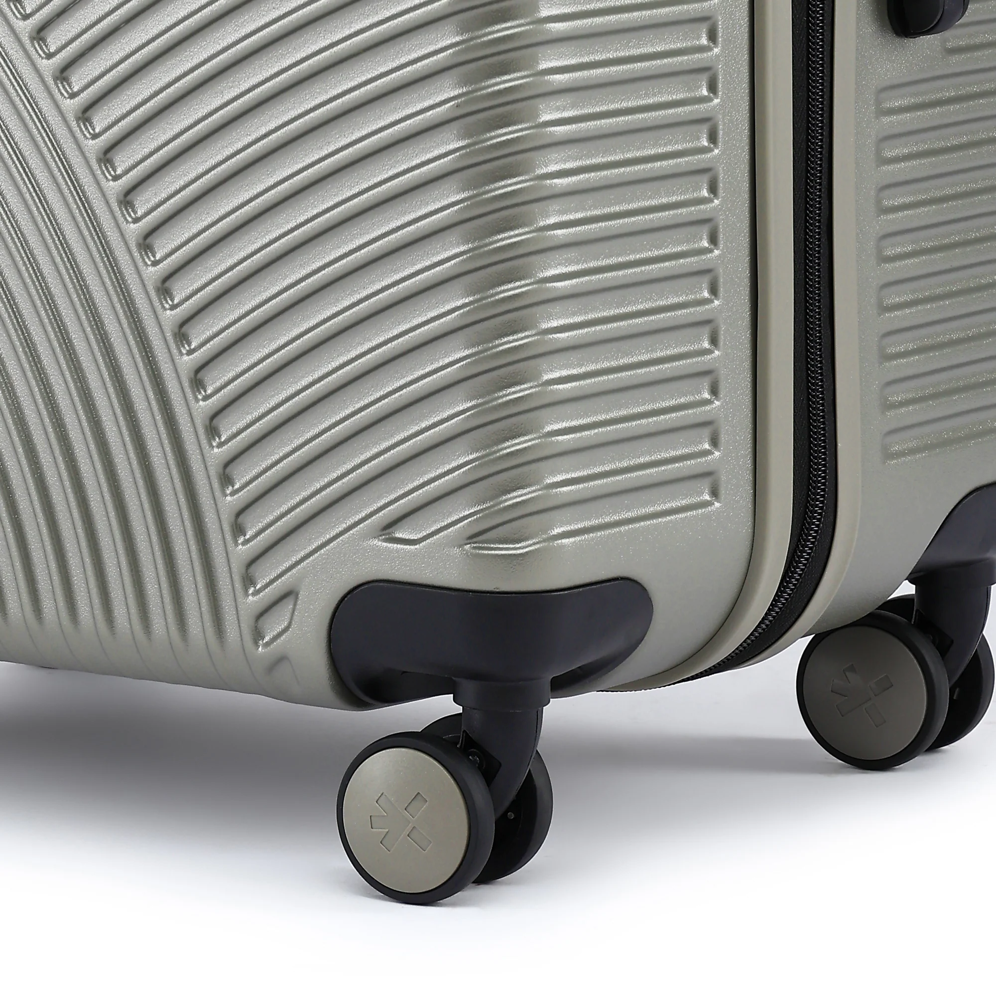 HRX by Hrithik Roshan Medium Check-in Suitcase (65 cm) 8 Wheels - Glide - Image 159