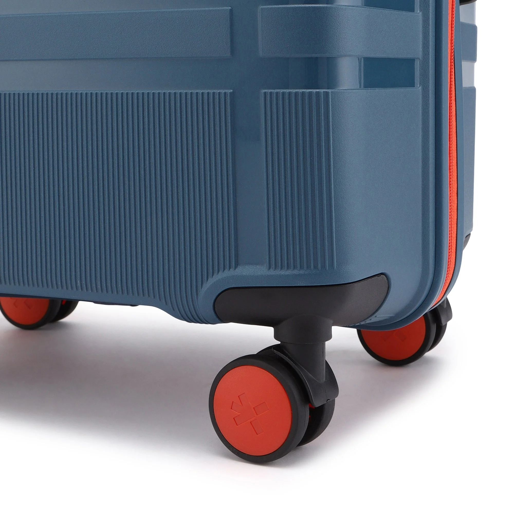 HRX by Hrithik Roshan Medium Check-in Suitcase (65 cm) 8 Wheels - Helium - Image 20