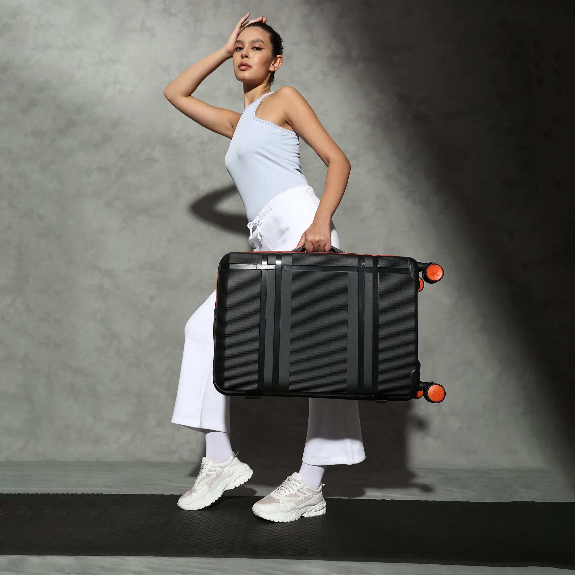HRX by Hrithik Roshan Medium Check-in Suitcase (65 cm) 8 Wheels - Helium - Image 3